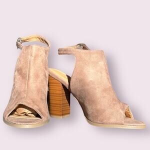 Betani Jillian Tan Faux Suede Peep-Toe Sling back Stacked Block Heel Mules s.7